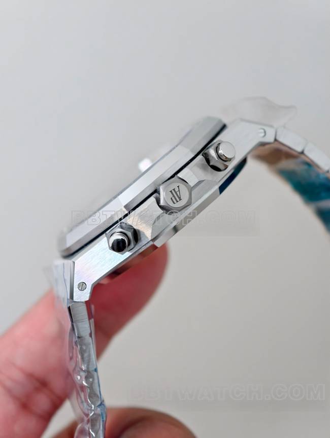 超级克隆手表皇家橡树DDF厂爱彼蓝盘4401机械26240侧面实拍图