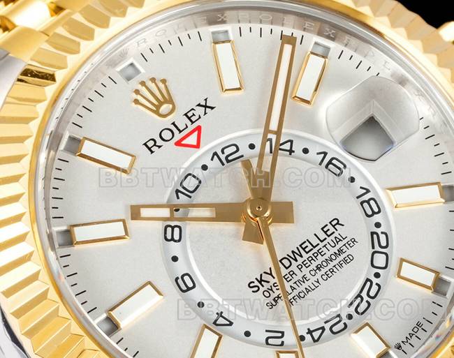 1:1复刻手表劳力士AR+厂纵航者白盘机械间金正面实拍图