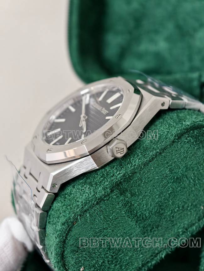 最佳复刻手表皇家橡树DDF厂爱彼黑盘4302机械15510侧面实拍图