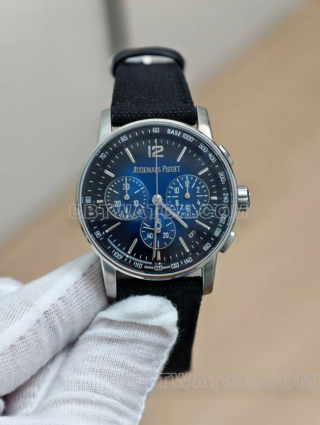顶级复刻手表CODE 11.59爱彼APS厂烟熏蓝盘4401机械26393正面实拍图