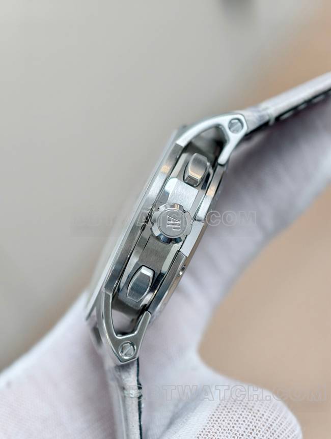 最优复刻手表CODE 11.59爱彼APS厂银灰盘4401机械26393侧面实拍图