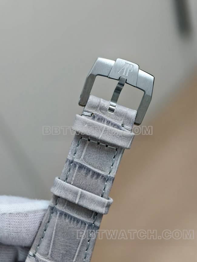 最优复刻手表CODE 11.59爱彼APS厂银灰盘4401机械26393表扣实拍图
