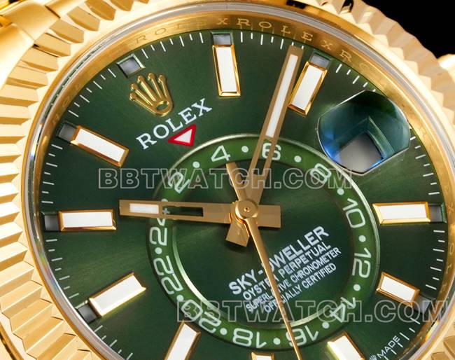 AR+厂最优复刻手表劳力士纵航者绿盘机械黄金钢表带正面实拍图