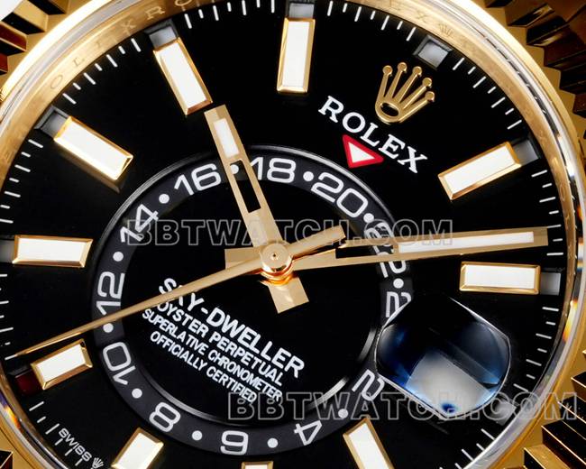 AR+厂1:1复刻手表劳力士纵航者黑盘机械黄金钢表带正面实拍图