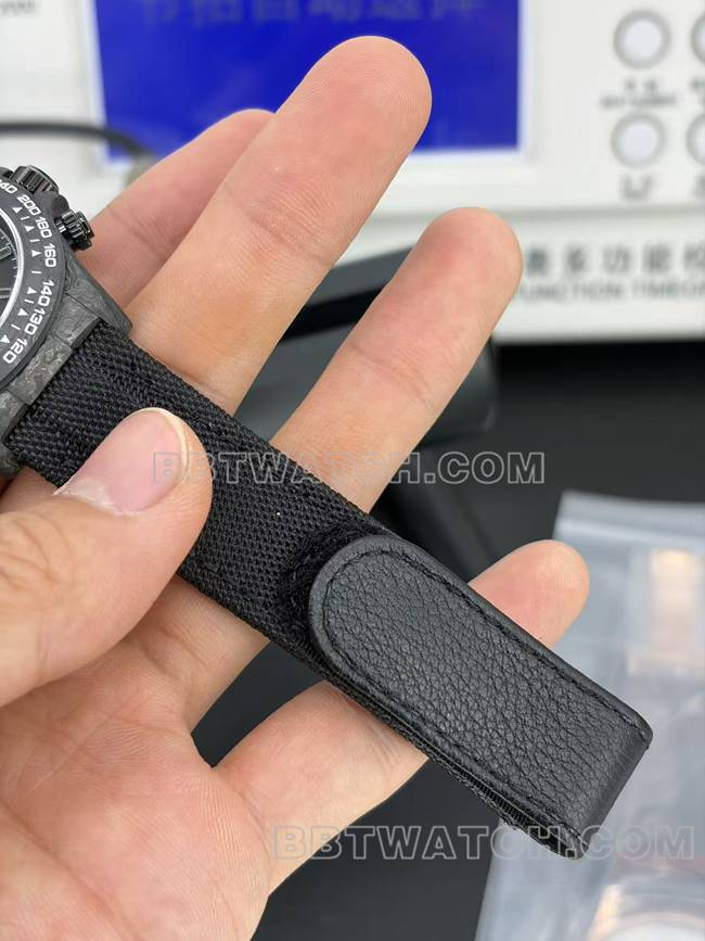 最佳复刻手表DIW厂迪通拿劳力士黑盘机械4130表带实拍图