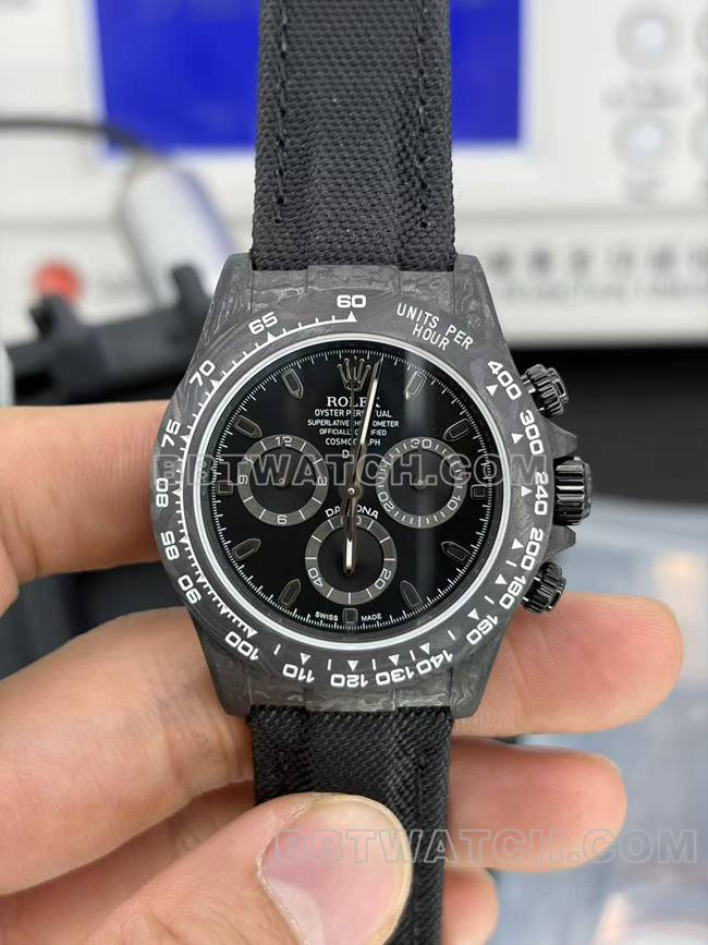 最佳复刻手表DIW厂迪通拿劳力士黑盘机械4130正面实拍图