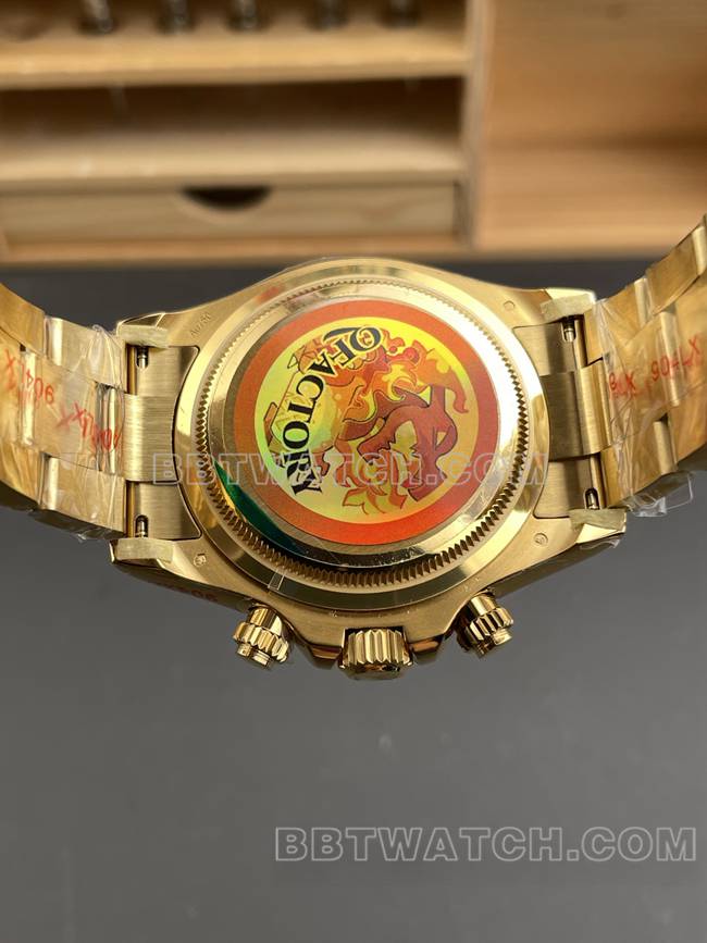 最优复刻手表QF厂迪通拿劳力士金盘黄金4131背面实拍图