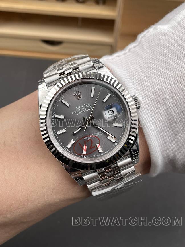 顶级复刻手表VS厂日志劳力士灰盘3235机械41mm佩戴实拍图