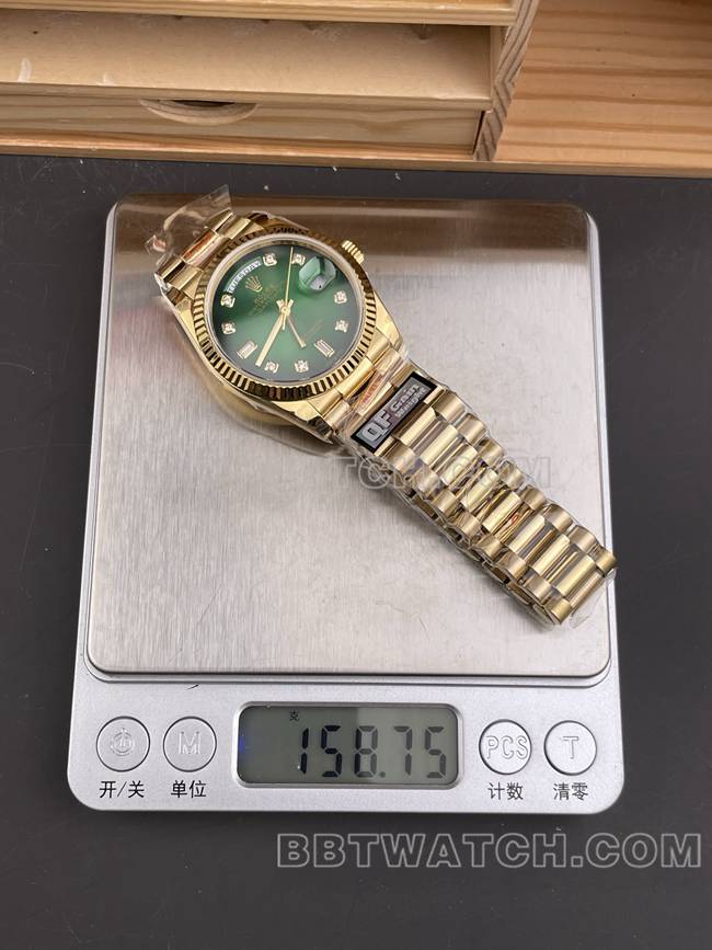 1:1复刻手表QF厂星期日历劳力士烟熏绿盘黄金2836机械36mm重量实拍图