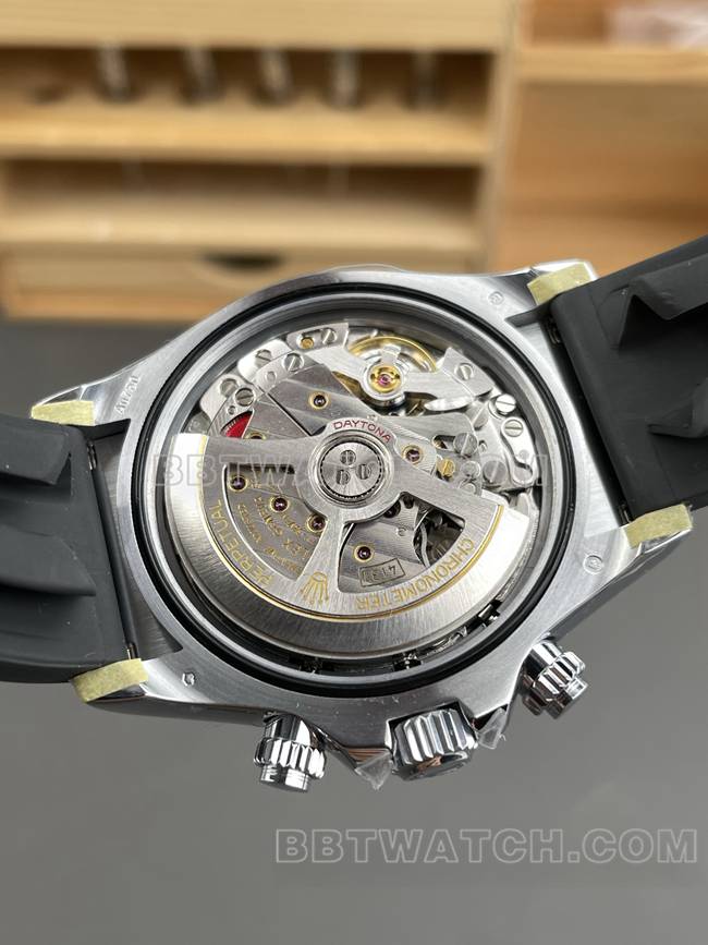 1:1复刻手表QF厂迪通拿劳力士银灰盘4131机械背面实拍图