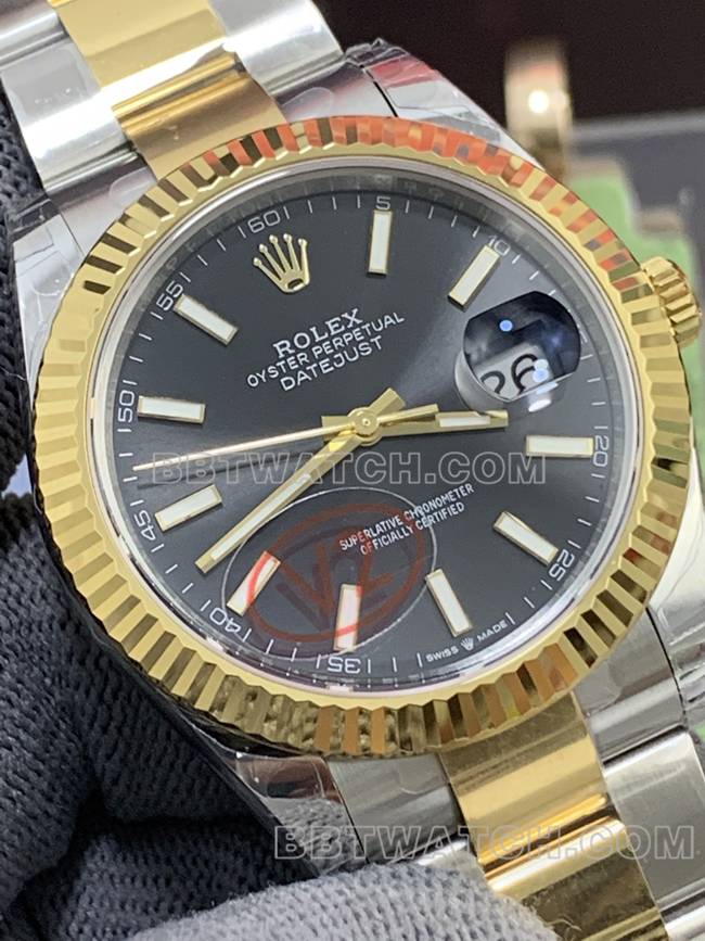 VS厂顶级复刻手表日志劳力士黑盘3235机械41mm正面实拍图