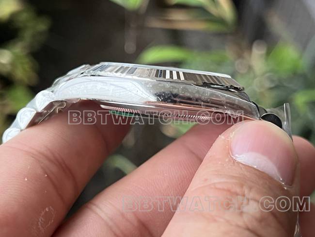 1:1复刻手表ERF厂日志劳力士黑盘3235机械41mm侧面实拍图