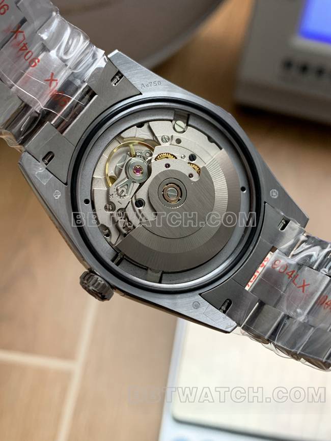 超级克隆手表QF厂星期日历劳力士冰蓝盘2836机械36mm背面实拍图