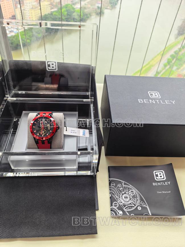 最优复刻手表宾利BL-62巅峰红色橡胶表带正面实拍图