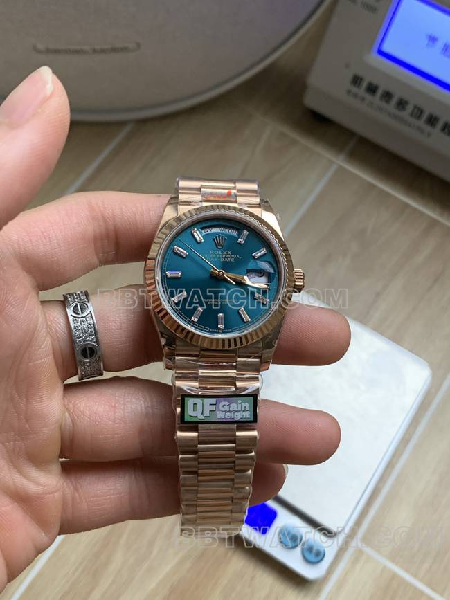 最佳复刻手表QF厂星期日历劳力士冰蓝盘玫瑰金2836机械36mm正面实拍图