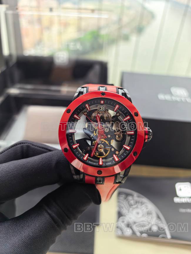 最优复刻手表宾利BL-62巅峰红色橡胶表带正面实拍图