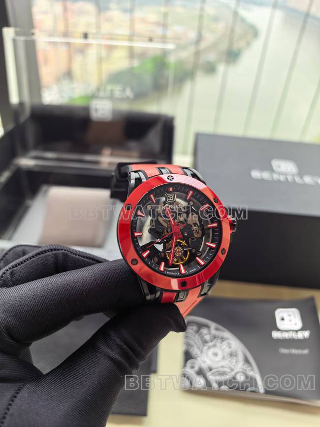 最优复刻手表宾利BL-62巅峰红色橡胶表带正面实拍图