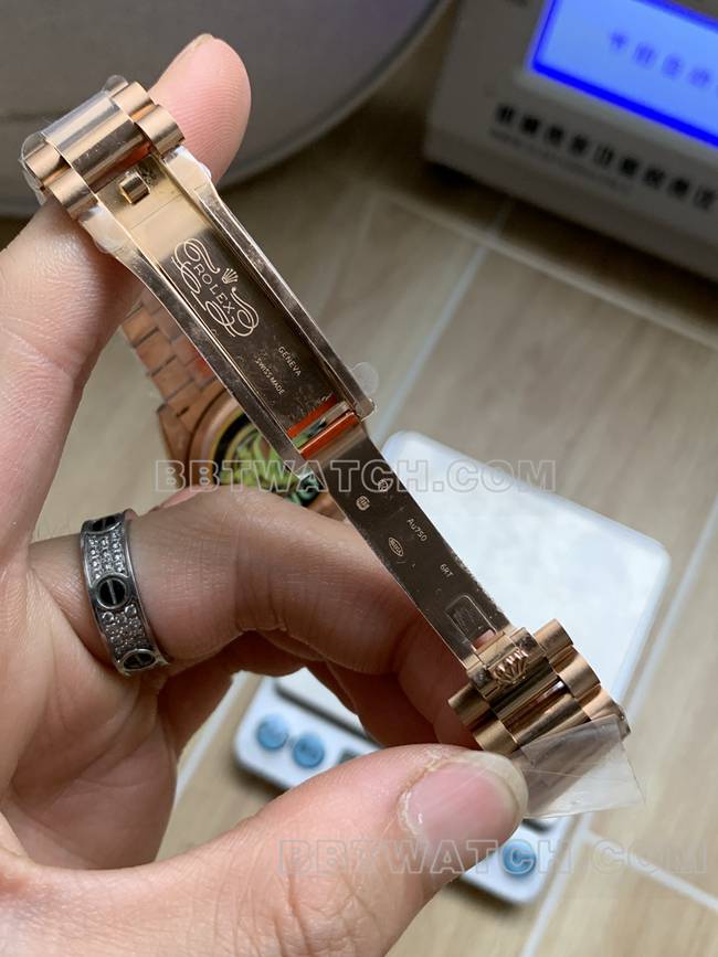 最佳复刻手表QF厂星期日历劳力士冰蓝盘玫瑰金2836机械36mm表扣实拍图