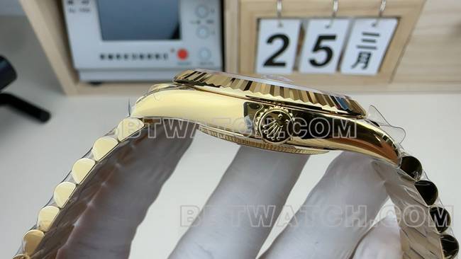 顶级复刻手表VS厂劳力士星期日历金盘钢带侧面实拍图