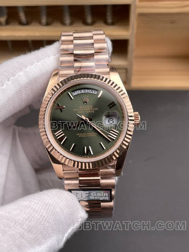 顶级复刻手表QF厂劳力士星期日历橄榄绿盘玫瑰金40mm正面实拍图