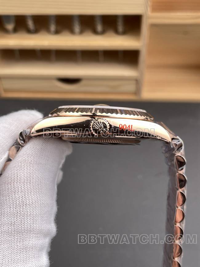 顶级复刻手表QF厂劳力士星期日历橄榄绿盘玫瑰金40mm侧面实拍图