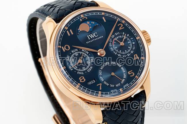 顶级复刻手表APS厂葡萄牙万国万年历蓝盘玫瑰金正面实拍图