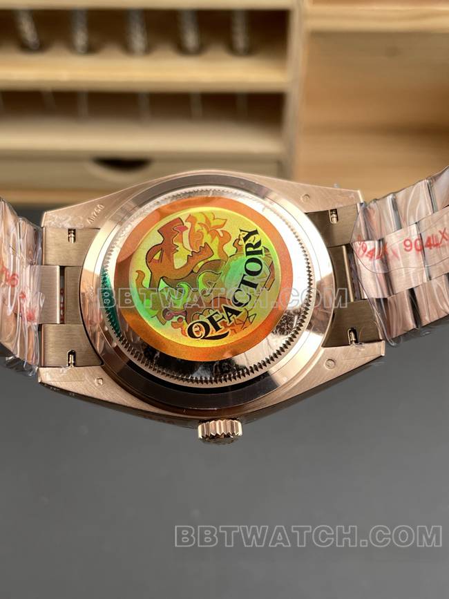 顶级复刻手表QF厂劳力士星期日历橄榄绿盘玫瑰金40mm背面实拍图