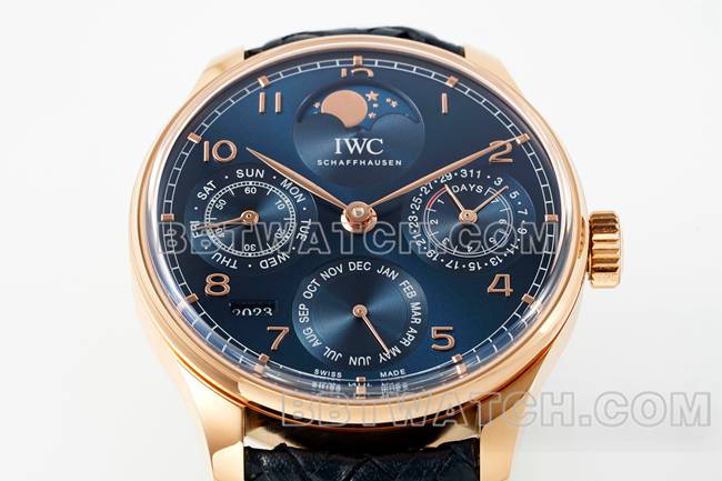 顶级复刻手表APS厂葡萄牙万国万年历蓝盘玫瑰金正面实拍图