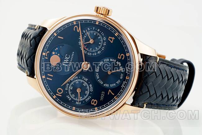 顶级复刻手表APS厂葡萄牙万国万年历蓝盘玫瑰金正面实拍图