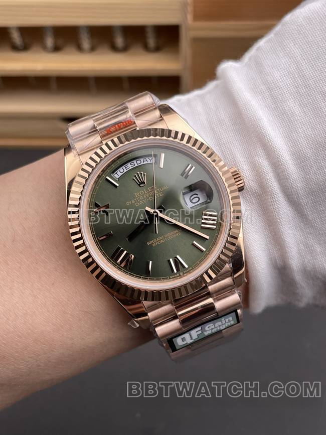 顶级复刻手表QF厂劳力士星期日历橄榄绿盘玫瑰金40mm佩戴实拍图