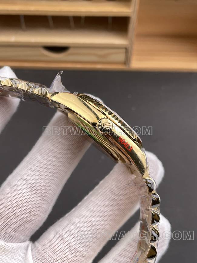 顶级复刻手表QF厂星期日历劳力士黑盘黄金2836机械36mm侧面实拍图