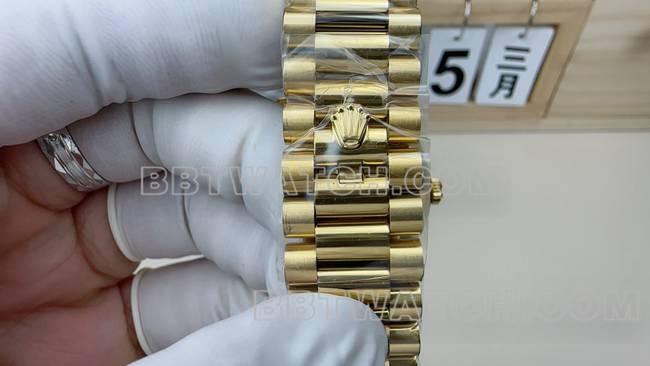 顶级复刻手表VS厂劳力士星期日历金盘钢带表带实拍图