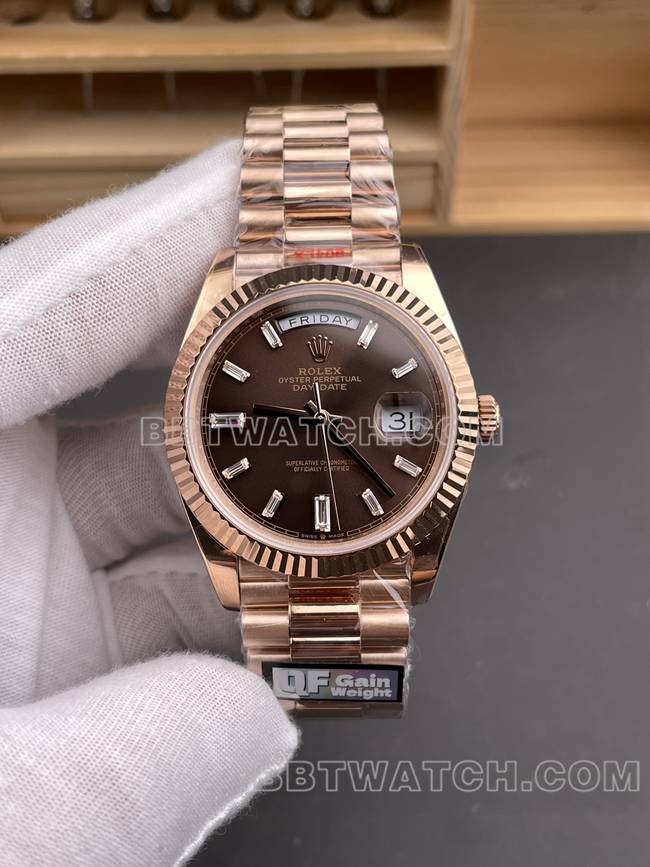 最优复刻手表QF厂劳力士星期日历咖啡盘玫瑰金40mm正面实拍图