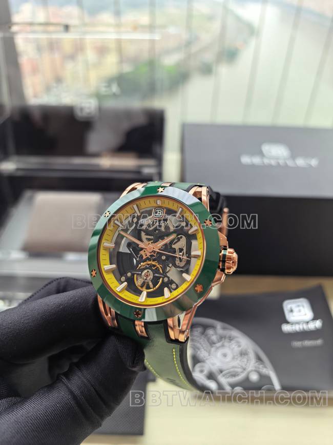 超级克隆手表宾利BL-62巅峰绿色橡胶表带正面实拍图