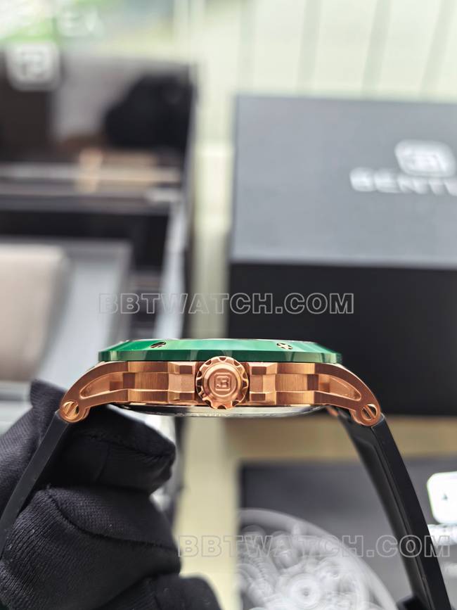 超级克隆手表宾利BL-62巅峰绿色橡胶表带侧面实拍图