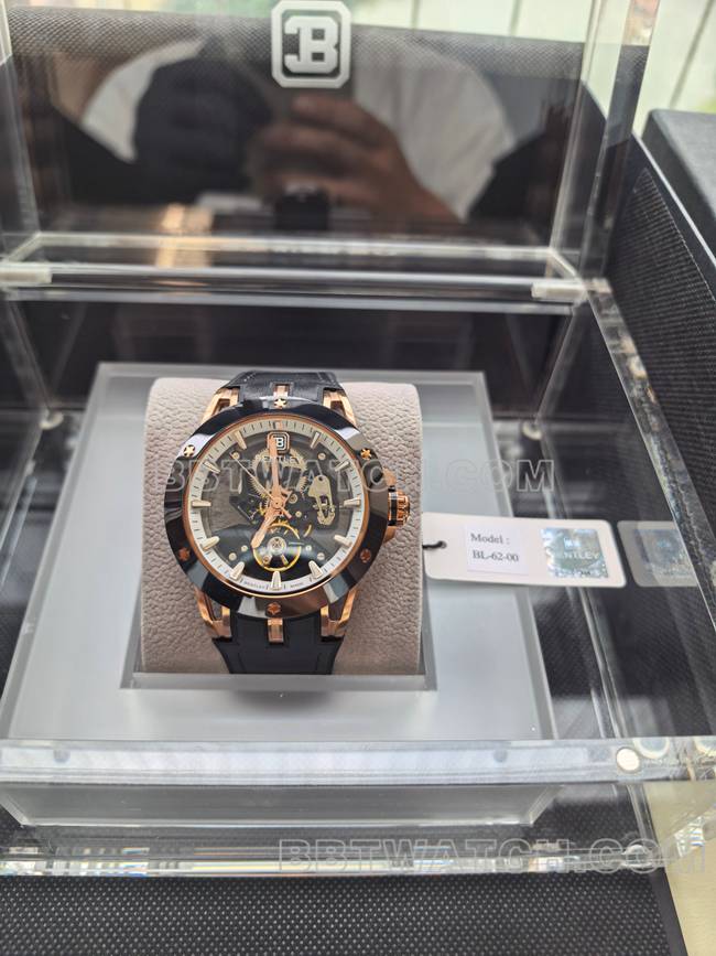 最佳复刻手表宾利BL-62巅峰黑色橡胶表带正面实拍图