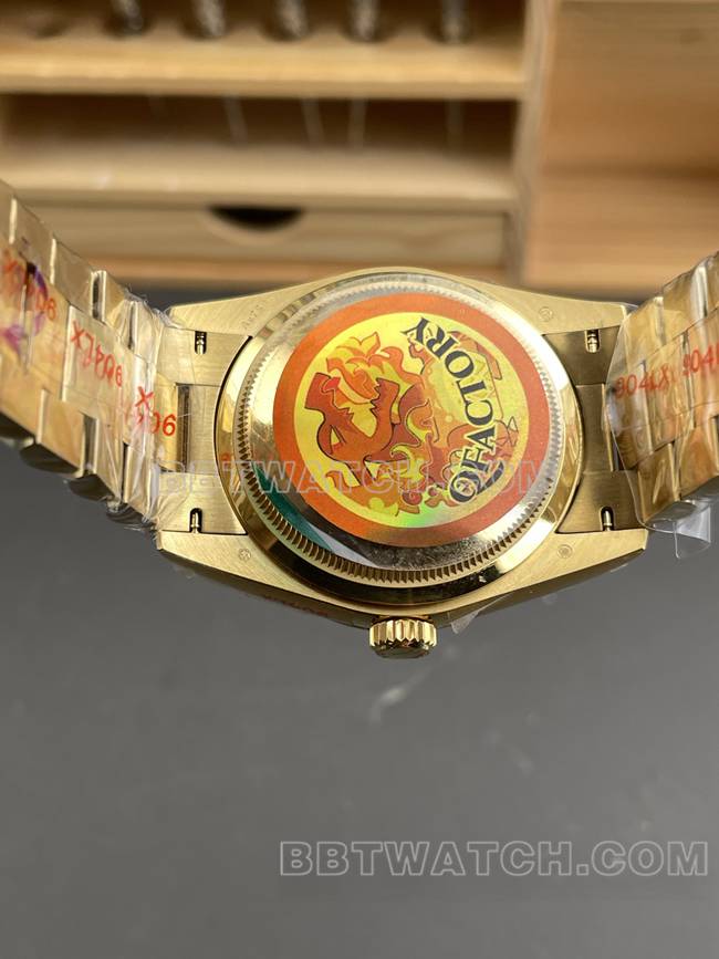 1:1复刻手表QF厂星期日历劳力士烟熏绿盘黄金2836机械36mm背面实拍图