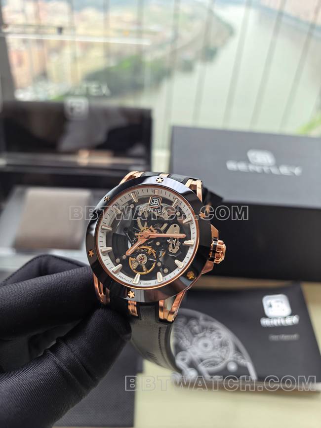 最佳复刻手表宾利BL-62巅峰黑色橡胶表带正面实拍图