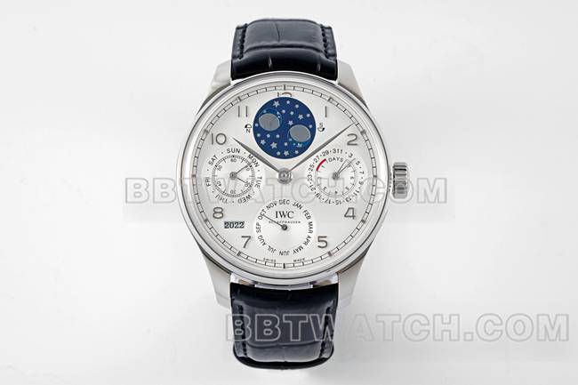 1:1复刻手表APS厂葡萄牙万国万年历白盘黑色表带正面实拍图