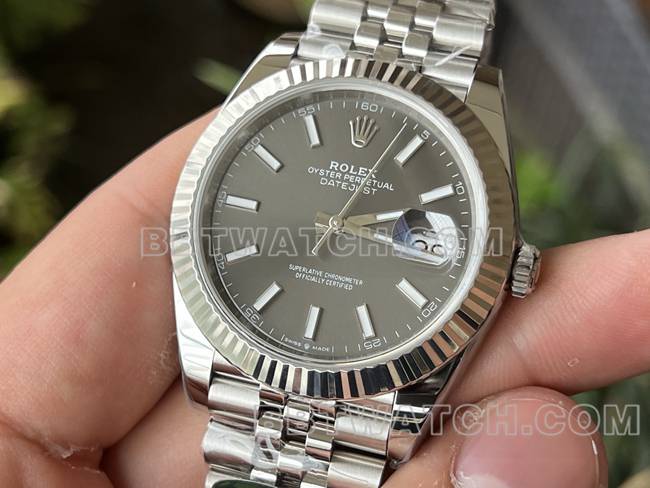 1:1复刻手表ERF厂劳力士日志灰盘3235机械41mm正面实拍图