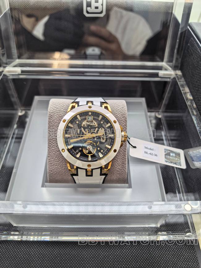 宾利顶级复刻手表BL-62巅峰白色橡胶表带正面实拍图