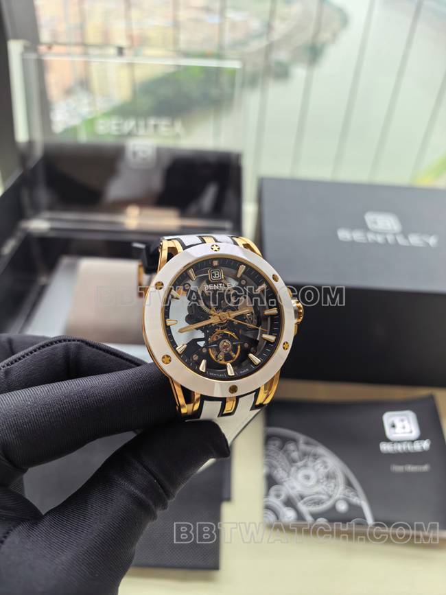 宾利顶级复刻手表BL-62巅峰白色橡胶表带正面实拍图