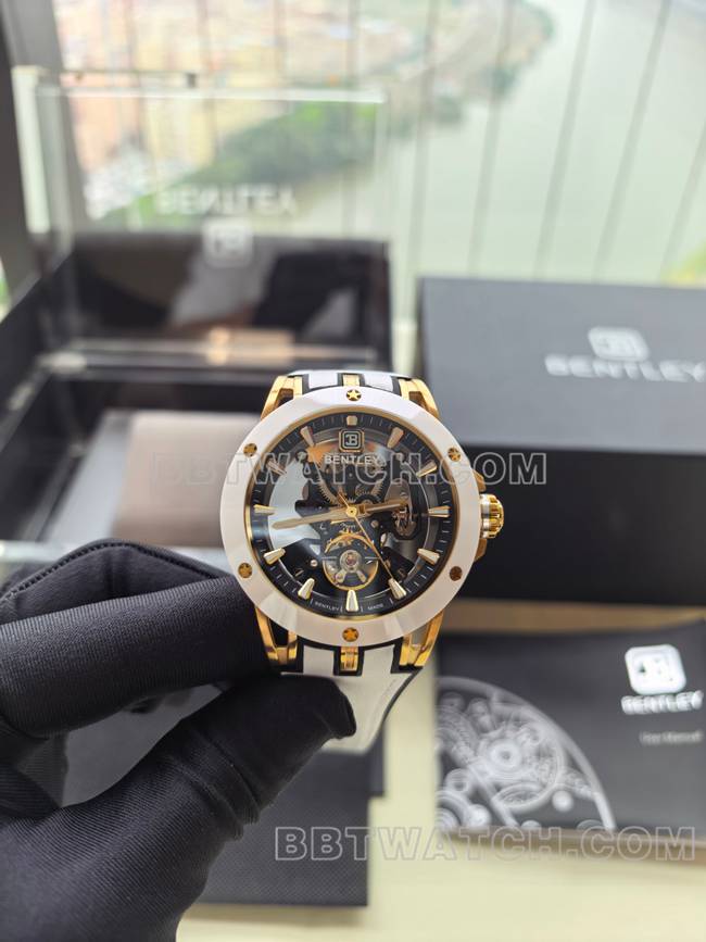 宾利顶级复刻手表BL-62巅峰白色橡胶表带正面实拍图