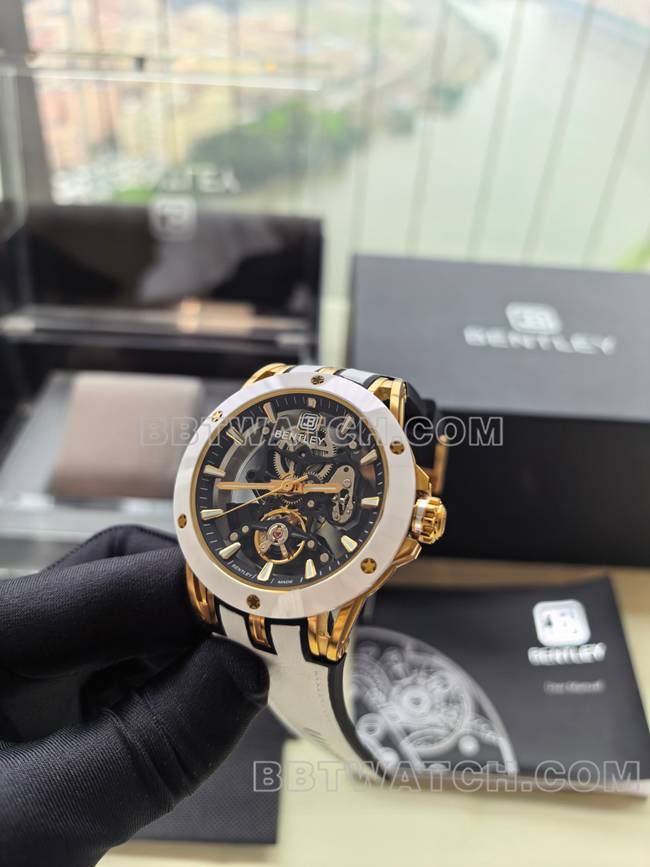 宾利顶级复刻手表BL-62巅峰白色橡胶表带正面实拍图