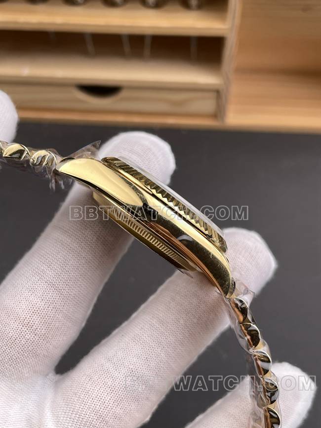 1:1复刻手表QF厂星期日历劳力士烟熏绿盘黄金2836机械36mm侧面实拍图