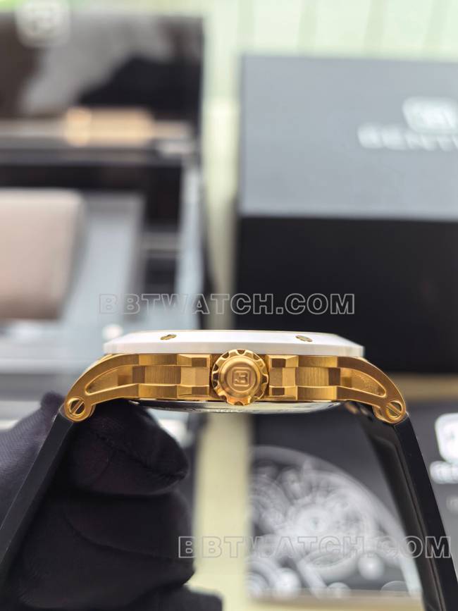 宾利顶级复刻手表BL-62巅峰白色橡胶表带侧面实拍图