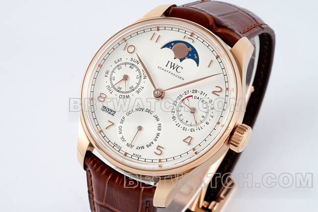 超级克隆手表APS厂葡萄牙万国万年历白盘玫瑰金正面实拍图