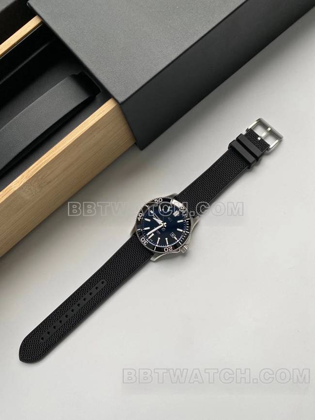 顶级复刻手表克里斯托弗·沃德黑盘橡胶表带正面实拍图