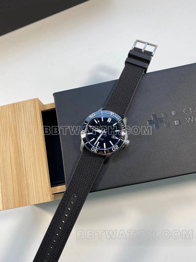 顶级复刻手表克里斯托弗·沃德黑盘橡胶表带正面实拍图