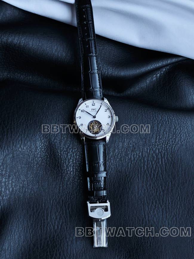 顶级复刻手表TUR厂万国葡萄牙白盘陀飞轮正面实拍图